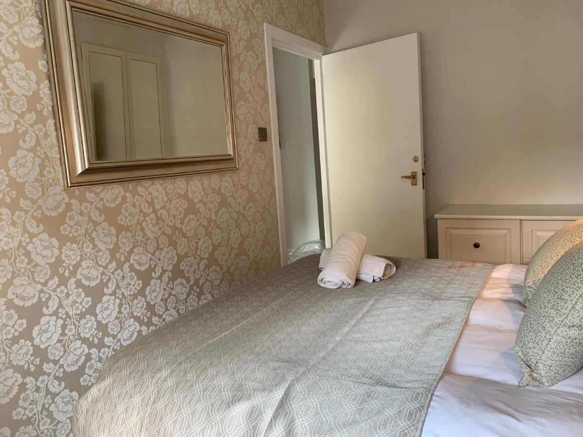 4 The Courtyard Central Windsor 2Br Bagian luar foto