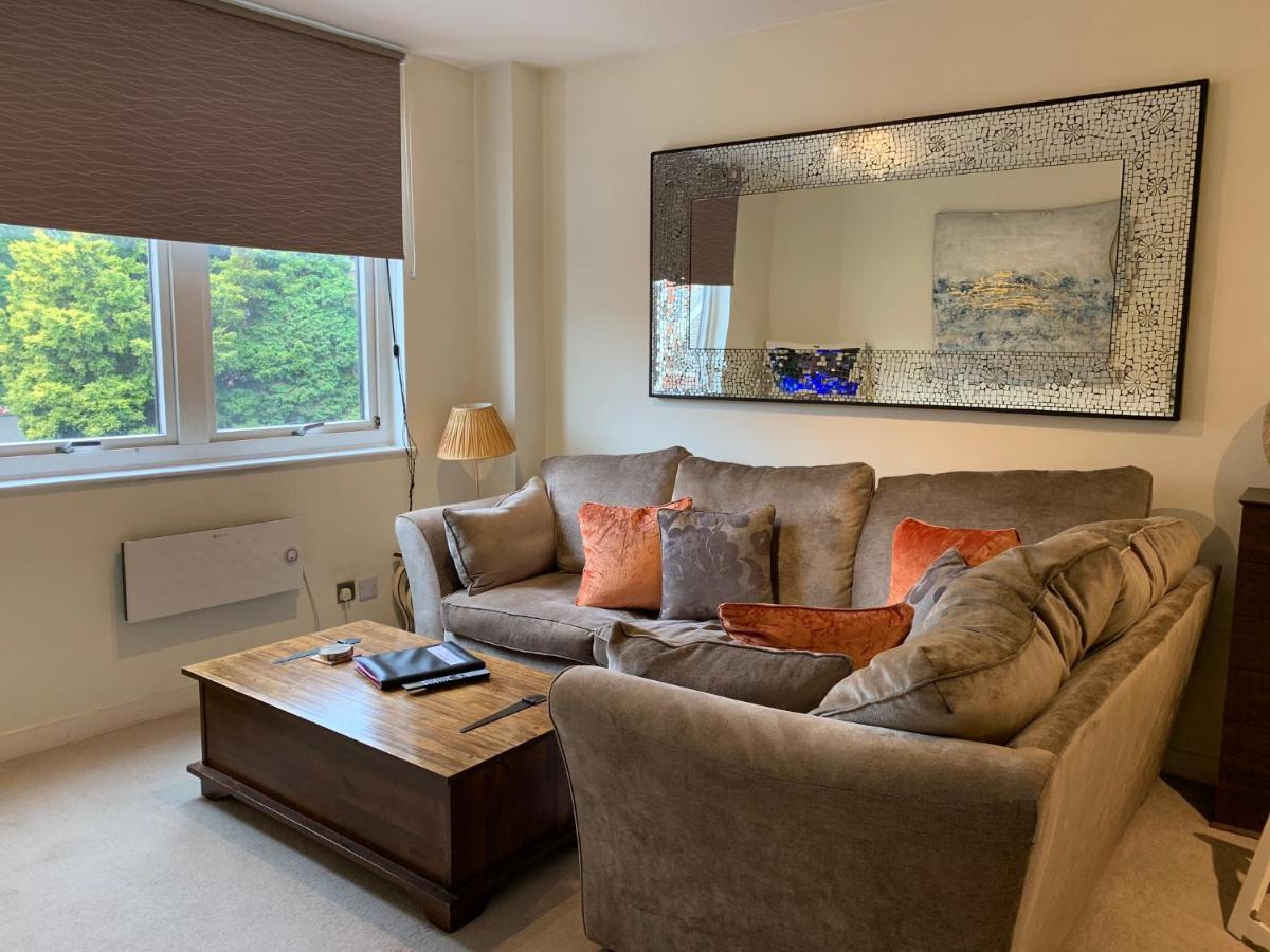 4 The Courtyard Central Windsor 2Br Bagian luar foto