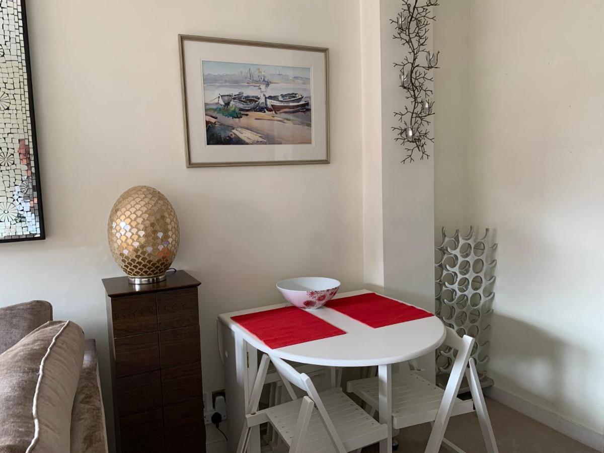 4 The Courtyard Central Windsor 2Br Bagian luar foto
