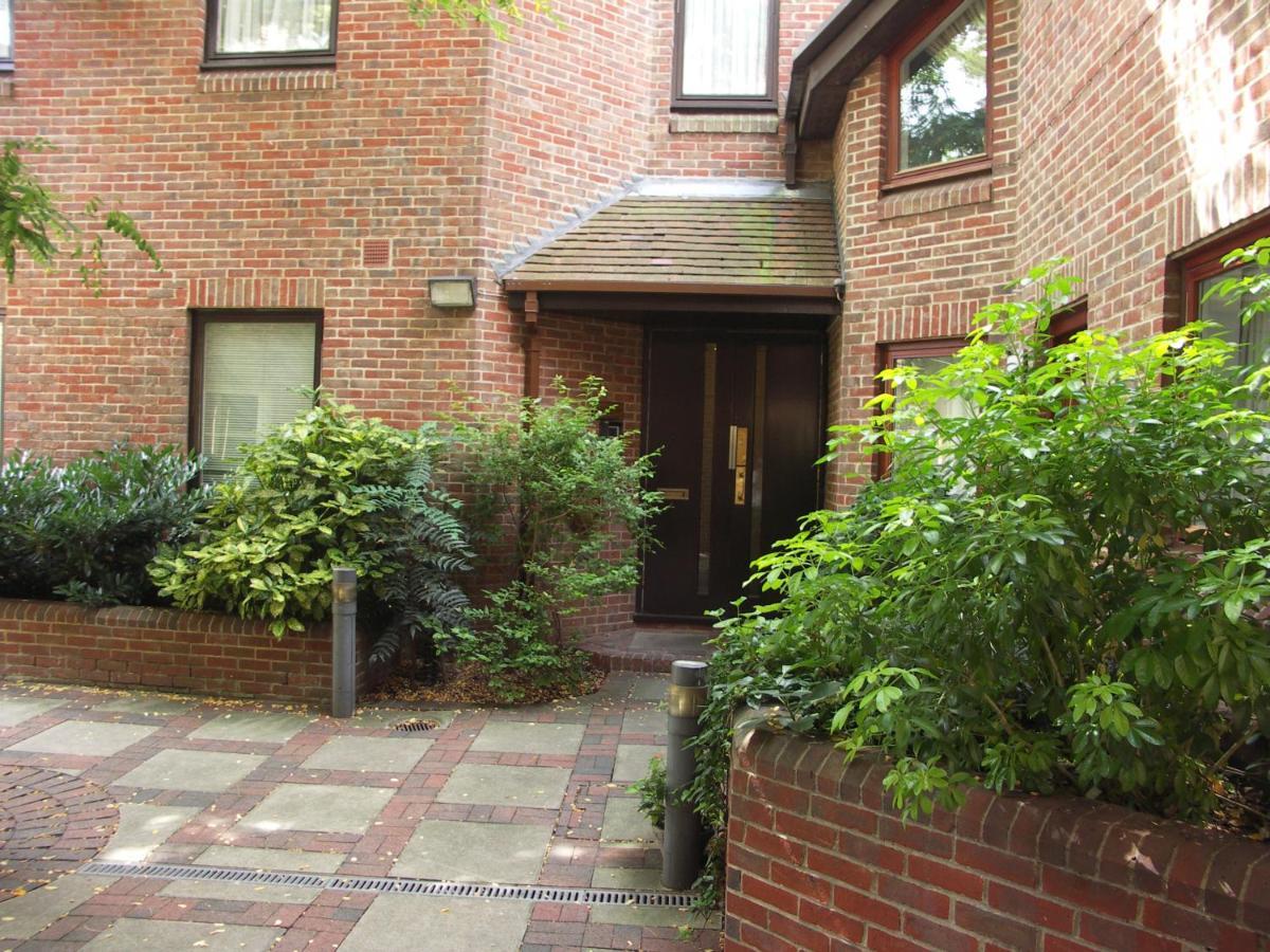4 The Courtyard Central Windsor 2Br Bagian luar foto